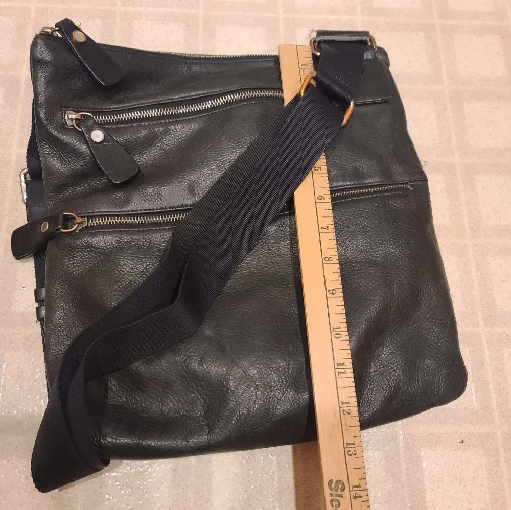 Margot Black Leather Triple Zip Compartment handbag Silver zip Pockets pebbled - Picture 3 of 8